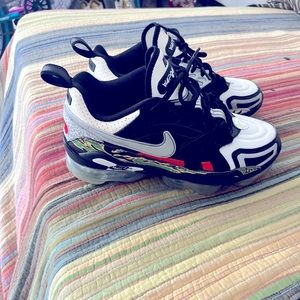 Nike air vapor max Evo ngr wore three times. Great almost new condition